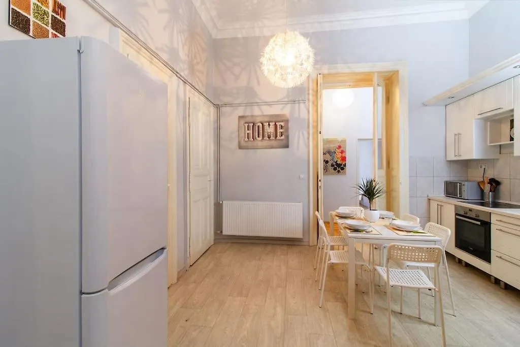 Cityscape Budget Apartments Isabella Budapest